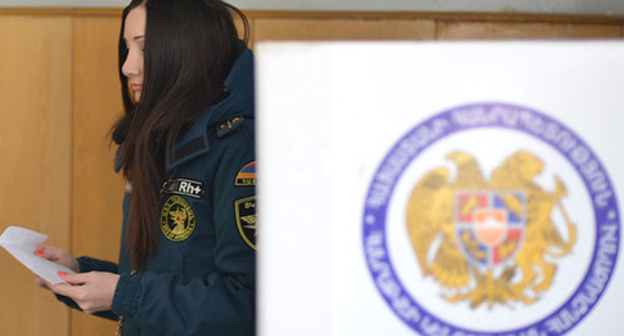 At the polling station at the referendum. December 2015. Photo www.panarminian.net
