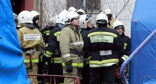 Ministry for Emergencies officers liquidate fire after explosion in a residential building inVolgograd. Photo by Tatiana Filimonova for the ‘Caucasian Knot’. Ministry for Emergencies officers liquidate fire after explosion in a residential building inVolgograd. Photo by Tatiana Filimonova for the ‘Caucasian Knot’.