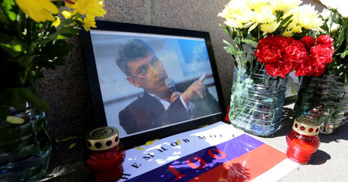 Flowers and portrait of Boris Nemtsov at the murder site. Photo: Ivan Trefilov (RFE/RL) Flowers and portrait of Boris Nemtsov at the murder site. Photo: Ivan Trefilov (RFE/RL)