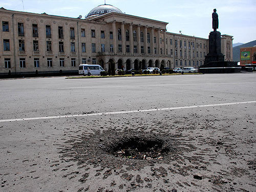 Georgia, Central square in the city of Gori, August 2008. Photo by interpressnews/http://civil.ge Georgia, Central square in the city of Gori, August 2008. Photo by interpressnews/http://civil.ge