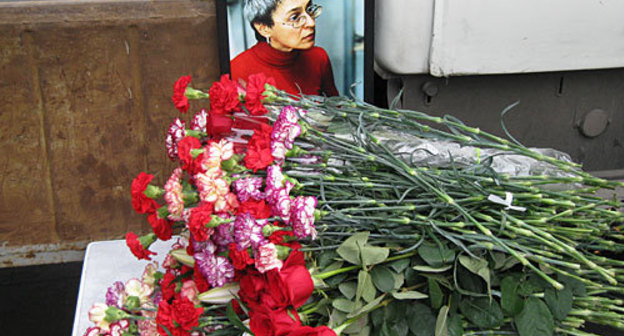 Commemoration rally of Anna Politkovskaya, assassinated journalist of "Novaya Gazeta". Moscow, Chistoprudny Boulevard, October 7, 2009. Photo by the "Caucasian Knot" Commemoration rally of Anna Politkovskaya, assassinated journalist of "Novaya Gazeta". Moscow, Chistoprudny Boulevard, October 7, 2009. Photo by the "Caucasian Knot"