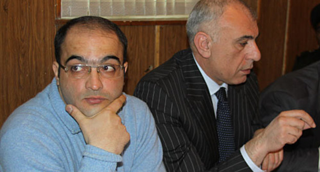 Einullah Fatullaev (on the left), editor-in chief of the "Real Azerbaijan" newspaper, and his advocate Isakhan Ashurov at the Garadag District Court of Baku. April 28, 2010. Photo by Turkhan Karimov for the "Caucsian Knot" Einullah Fatullaev (on the left), editor-in chief of the "Real Azerbaijan" newspaper, and his advocate Isakhan Ashurov at the Garadag District Court of Baku. April 28, 2010. Photo by Turkhan Karimov for the "Caucsian Knot"