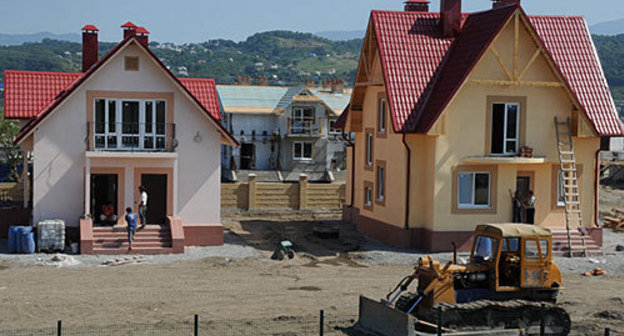 Construction of Nekrasovskoe village for resettlers from the Olympic area of Imereti Lowland. Krasnodar Territory, August 2009. Photo by www.sc-os.ru Construction of Nekrasovskoe village for resettlers from the Olympic area of Imereti Lowland. Krasnodar Territory, August 2009. Photo by www.sc-os.ru
