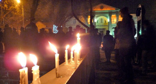 Candles lit in connection in memory of the murder of the Avetisyan family. Photo by Armine Martirosyan for the "Caucasian Knot" Candles lit in connection in memory of the murder of the Avetisyan family. Photo by Armine Martirosyan for the "Caucasian Knot"