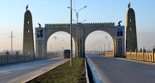 The entrance to Grozny. Photo by the user Vladimir Varfolomeev https://www.flickr.com