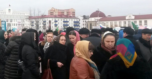 The participants of the rally in support of Kadyrov. Grozny 22, 2016. Photo by Nikolay Petrov for the "Caucasian Knot" The participants of the rally in support of Kadyrov. Grozny 22, 2016. Photo by Nikolay Petrov for the "Caucasian Knot"