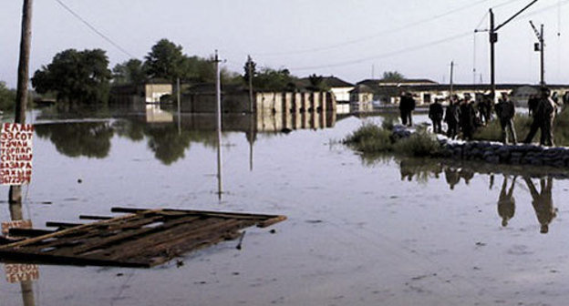 Azerbaijan, flooded roads in Sabirabad village. May 12, 2010. Photo by Azer Ismailov for the "Caucasian Knot" Azerbaijan, flooded roads in Sabirabad village. May 12, 2010. Photo by Azer Ismailov for the "Caucasian Knot"