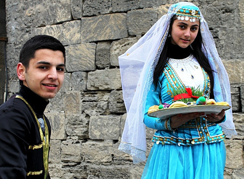The Azerbaijani in national costumes. Photo by http://ru.wikipedia.org The Azerbaijani in national costumes. Photo by http://ru.wikipedia.org