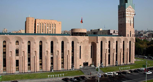 The building of Yerevan Mayoralty. Photo: http://arm-world.ru/news/novostnik/2500-taron-markaryan-erevan-i-sankt-peterburg-rasshiryayut-gorizonty-sotrudnichestva.html The building of Yerevan Mayoralty. Photo: http://arm-world.ru/news/novostnik/2500-taron-markaryan-erevan-i-sankt-peterburg-rasshiryayut-gorizonty-sotrudnichestva.html