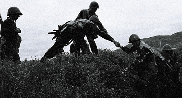 Armenian soldiers in Nagorno-Karabakh (1994). Photo by http://ru.wikipedia.org
Armenian soldiers in Nagorno-Karabakh (1994). Photo by http://ru.wikipedia.org