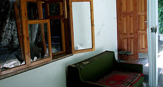 The house of R.А.Doskhoeva after the explosion of June 25, 2010. Photo by the "Caucasian Knot"
The house of R.А.Doskhoeva after the explosion of June 25, 2010. Photo by the "Caucasian Knot"