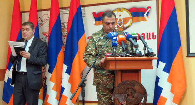 Colonel Victor Arustamyan, the head of the operative unit of the NKR Defense Army (to the right). Stepanakert, Nagorno-Karabakh. April 4, 2016. Photo by Alvard Grigoryan for the "Caucasian Knot" Colonel Victor Arustamyan, the head of the operative unit of the NKR Defense Army (to the right). Stepanakert, Nagorno-Karabakh. April 4, 2016. Photo by Alvard Grigoryan for the "Caucasian Knot"