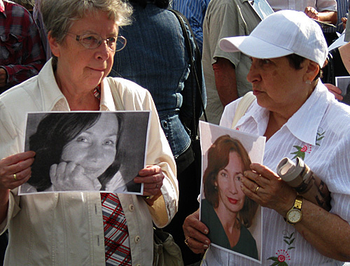 Moscow, Novopushkinskiy Mini-Park, July 23, 2009. Rally in memory of assassinated human rights advocate Natalia Estemirova. Photo by the "Caucasian Knot" Moscow, Novopushkinskiy Mini-Park, July 23, 2009. Rally in memory of assassinated human rights advocate Natalia Estemirova. Photo by the "Caucasian Knot"