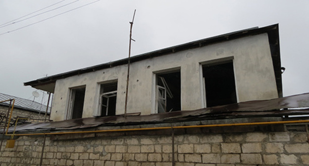 House damaged as a result of shelling, Martakert, April 17, 2016. Photo by Alvard Grigoryan for the ‘Caucasian Knot’. House damaged as a result of shelling, Martakert, April 17, 2016. Photo by Alvard Grigoryan for the ‘Caucasian Knot’.