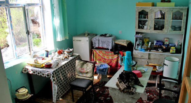 House damaged by the shelling, Terter District of Azerbaijan, April 3, 2016. Photo by Famil Makhmudbeily for the ‘Caucasian Knot’. House damaged by the shelling, Terter District of Azerbaijan, April 3, 2016. Photo by Famil Makhmudbeily for the ‘Caucasian Knot’.