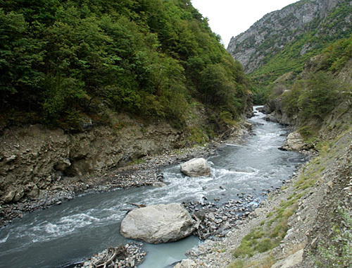 Chechnya, Argun Gorge and Argun River. Photo by www.chechnyafree.ru Chechnya, Argun Gorge and Argun River. Photo by www.chechnyafree.ru