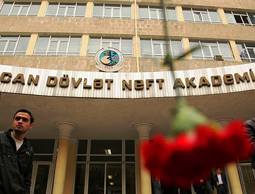 At the entrance to the Azerbaijani State Oil Academy. Photo by www.azadliq.org At the entrance to the Azerbaijani State Oil Academy. Photo by www.azadliq.org