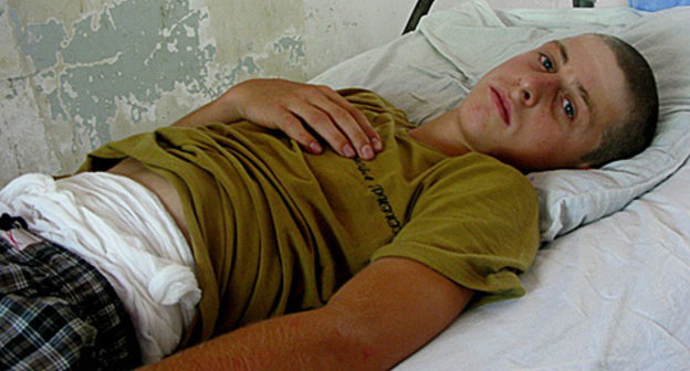 Makhmud Ahmedov, beaten by militiamen, in a Makhachkala hospital, July 27, 2010. Photo by Zakir Magomedov Makhmud Ahmedov, beaten by militiamen, in a Makhachkala hospital, July 27, 2010. Photo by Zakir Magomedov
