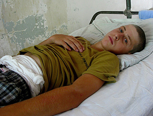 Makhmud Ahmedov, beaten by militiamen, in a Makhachkala hospital, July 27, 2010. Photo by Zakir Magomedov Makhmud Ahmedov, beaten by militiamen, in a Makhachkala hospital, July 27, 2010. Photo by Zakir Magomedov