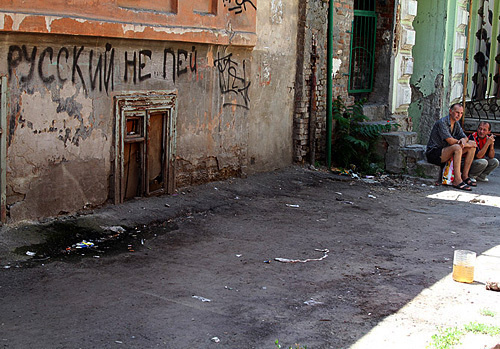 Photo from the post "Russian Idea" run by blogger Norvezhski Lesnoi. Inscription on the wall "Russian, don't drink!" Source: http://nl.livejournal.com Photo from the post "Russian Idea" run by blogger Norvezhski Lesnoi. Inscription on the wall "Russian, don't drink!" Source: http://nl.livejournal.com