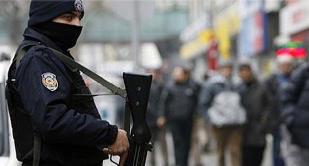 A Turkish law enforcer. Photo: http://www.ahewar.org/news/s.news.asp?nid=1512041 A Turkish law enforcer. Photo: http://www.ahewar.org/news/s.news.asp?nid=1512041