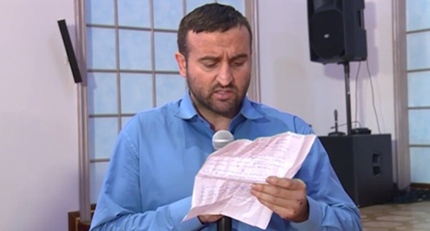 Shoip Tutaev reads his statement of apology to Kadyrov. Screenshot of a story shown by the "Grozny" TV Channel, grozny.tv Shoip Tutaev reads his statement of apology to Kadyrov. Screenshot of a story shown by the "Grozny" TV Channel, grozny.tv