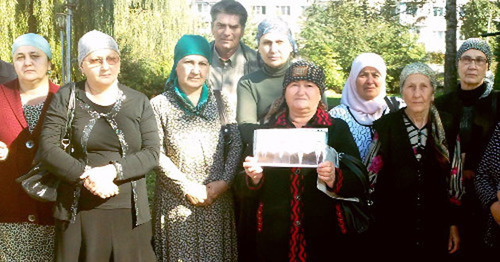 Relatives of the men killed on October 13, 2005, Nalchik, Kabardino-Balkaria, October 2012. Photo by Anna Arsenieva for the 'Caucasian Knot'. Relatives of the men killed on October 13, 2005, Nalchik, Kabardino-Balkaria, October 2012. Photo by Anna Arsenieva for the 'Caucasian Knot'.