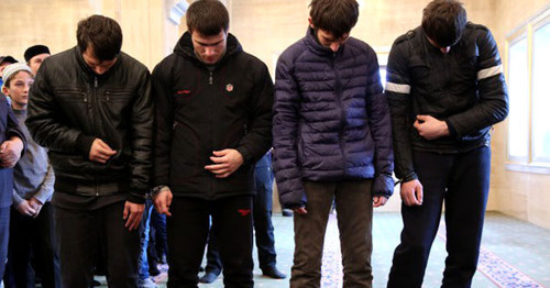 Young men who in November 2015 set on fire a ziyart (mausoleum) on the tomb of Yangulbi-Khadji Dokhtukaev, a theologian revered in the republic. Photo http://www.grozny-inform.ru/news/society/66542/ Young men who in November 2015 set on fire a ziyart (mausoleum) on the tomb of Yangulbi-Khadji Dokhtukaev, a theologian revered in the republic. Photo http://www.grozny-inform.ru/news/society/66542/