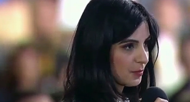 Diana Khachatryan at Vladimir Putin's press conference. Screenshot of the video 'Putin's press conference. Question of Diana Khachatryan', http://www.novayagazeta.ru/tv/topics/61537.html
