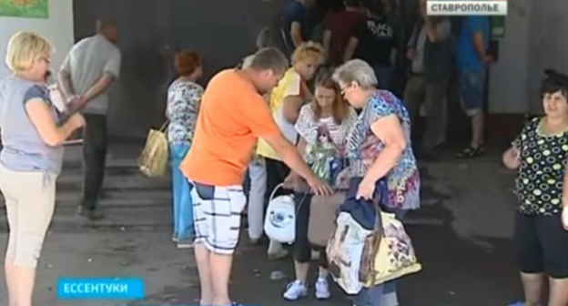 The tenants of the residential building in Yessentuki after evacuation. Screenshot of a video report by the "GTRK-Stavropolye", Youtube.com