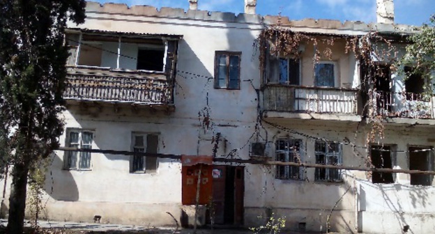 Apartment building in Mekhbalyev Street, Baku village of Garachukhur. Photo by Faik Medzhid for the 'Caucasian Knot'. Apartment building in Mekhbalyev Street, Baku village of Garachukhur. Photo by Faik Medzhid for the 'Caucasian Knot'.