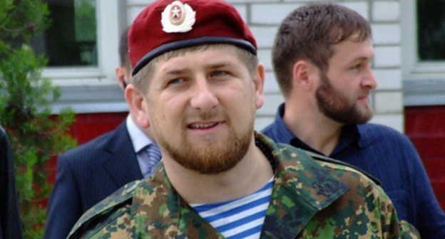 Ramzan Kadyrov in a maroon beret. Photo: mil.ru
