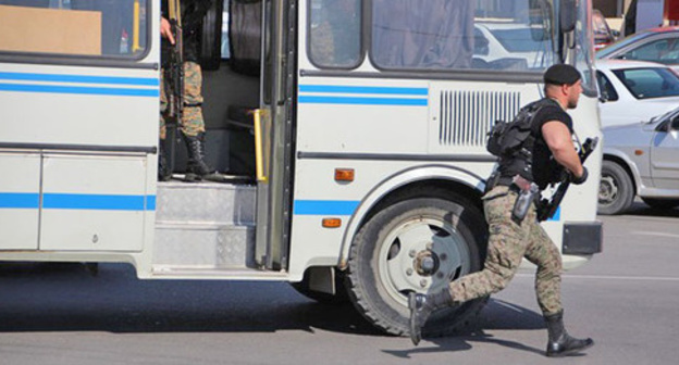 A law enforcer. Photo by Magomed Magomedov for the "Caucasian Knot" A law enforcer. Photo by Magomed Magomedov for the "Caucasian Knot"