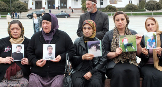 Action by relatives of missing Dagestanis, Makhachkala, October 11, 2016. Photo by Patimat Makhmudova for the 'Caucasian Knot'.