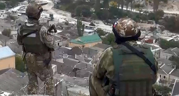 A FSB officer during CTO in Dagestan. Photo: http://nac.gov.ru/kontrterroristicheskie-operacii/v-hode-kto-v-karabudahkentskom-rayone-dagestana.html