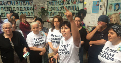 Women-protesters in a gym at School No. 1. Photo: Diana Khachatryan http://www.president-sovet.ru/ Women-protesters in a gym at School No. 1. Photo: Diana Khachatryan http://www.president-sovet.ru/