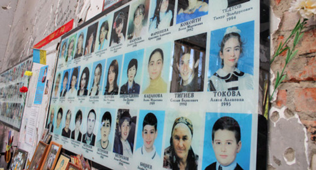 Portraits of people perished in Beslan school No.1 gym, September 2, 2016. Photo by Emma Marzoeva for the 'Caucasian Knot'. 
