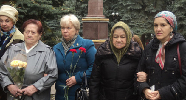 Mourning rally to commemorate victims of political repressions, Nalchik, October 30, 2016. Photo by Lyudmila Maratova for the 'Caucasian Knot'. Mourning rally to commemorate victims of political repressions, Nalchik, October 30, 2016. Photo by Lyudmila Maratova for the 'Caucasian Knot'.