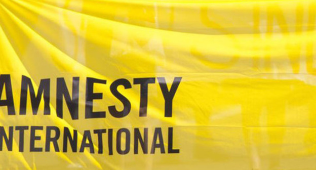 Flag with Amnesty International logo. Photo: RFE/RL