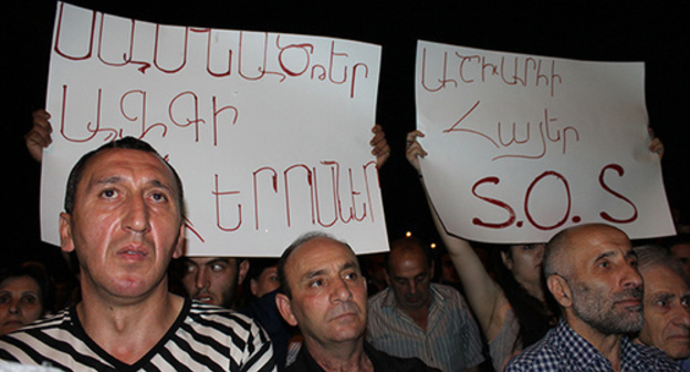 "Sasna Tsrer" supporters hold rally. Photo by Tigran Petrosyan for the 'Caucasian Knot'. "Sasna Tsrer" supporters hold rally. Photo by Tigran Petrosyan for the 'Caucasian Knot'.