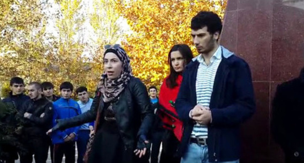 A rally in support of the lecturer of the Dagestani Medical University. Makhachkala, November 8, 2016. Screenshot of a video by the user Novoye Delo https://www.youtube.com/watch?v=SOqre5q7o18