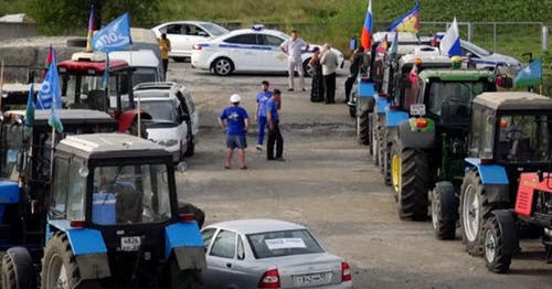 The equipment of the participants of the Kuban "tractor march". Rostov Region, August 2016. Screenshot of a video by the user Radio Svoboda https://www.youtube.com/watch?v=i9smCFTYuT0 The equipment of the participants of the Kuban "tractor march". Rostov Region, August 2016. Screenshot of a video by the user Radio Svoboda https://www.youtube.com/watch?v=i9smCFTYuT0