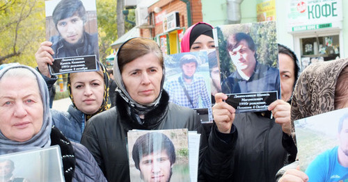 Mothers of missing Dagestanis at the protest action. Makhachkala, November 14, 2016. Photo by Patimat Makhmudova for the "Caucasian Knot" Mothers of missing Dagestanis at the protest action. Makhachkala, November 14, 2016. Photo by Patimat Makhmudova for the "Caucasian Knot"