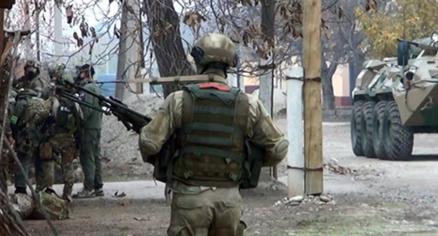 Law enforcer during CTO. Photo: http://nac.gov.ru/nakmessage/2015/10/20/v-dagestane-v-khode-kto-neitralizovany-chetvero-banditov.html Law enforcer during CTO. Photo: http://nac.gov.ru/nakmessage/2015/10/20/v-dagestane-v-khode-kto-neitralizovany-chetvero-banditov.html