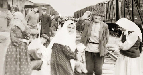 At the railway station. 1957, Frunze. The residents of the village Yurt-Aukh. Photo https://ru.wikipedia.org/ At the railway station. 1957, Frunze. The residents of the village Yurt-Aukh. Photo https://ru.wikipedia.org/