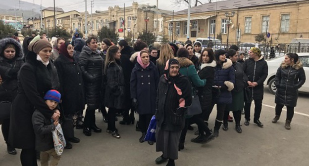 The participants of the rally in Derbent. January 11, 2017. Photo by Patimat Makhmudova for the "Caucasian Knot"