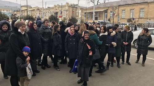 The participants of the rally in Derbent. January 11, 2017. Photo by Patimat Makhmudova for the "Caucasian Knot" The participants of the rally in Derbent. January 11, 2017. Photo by Patimat Makhmudova for the "Caucasian Knot"