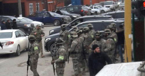 The law enforcers block the village of Tsotsi-Yurt. Chechnya, January 11, 2017. Photo by the "Caucasian Knot" correspondent The law enforcers block the village of Tsotsi-Yurt. Chechnya, January 11, 2017. Photo by the "Caucasian Knot" correspondent