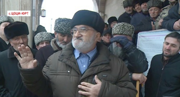 Turpal-Ali Muskiev, father of one of those detained, speaks in front of the villagers. January 13, 2017. Screenshot of a report of “Grozny.tv” TV channel, Grozny.tv Turpal-Ali Muskiev, father of one of those detained, speaks in front of the villagers. January 13, 2017. Screenshot of a report of “Grozny.tv” TV channel, Grozny.tv