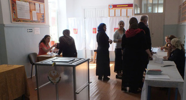 At a Polling Station in Dagestan. Photo by Patimat Makhmudova for the "Caucasian Knot"